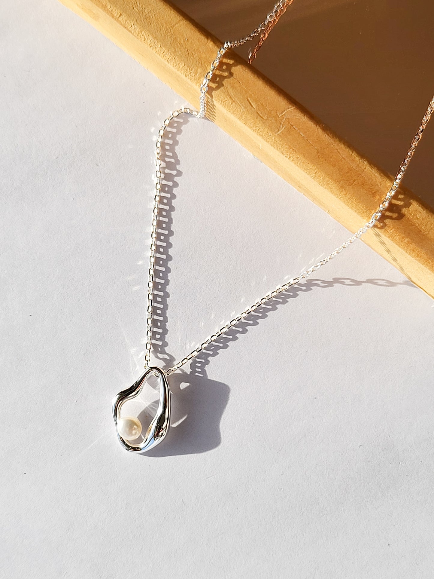 JAMT.B 925 Sterling Silver Miro Pendant with Freshwater Pearl Necklace