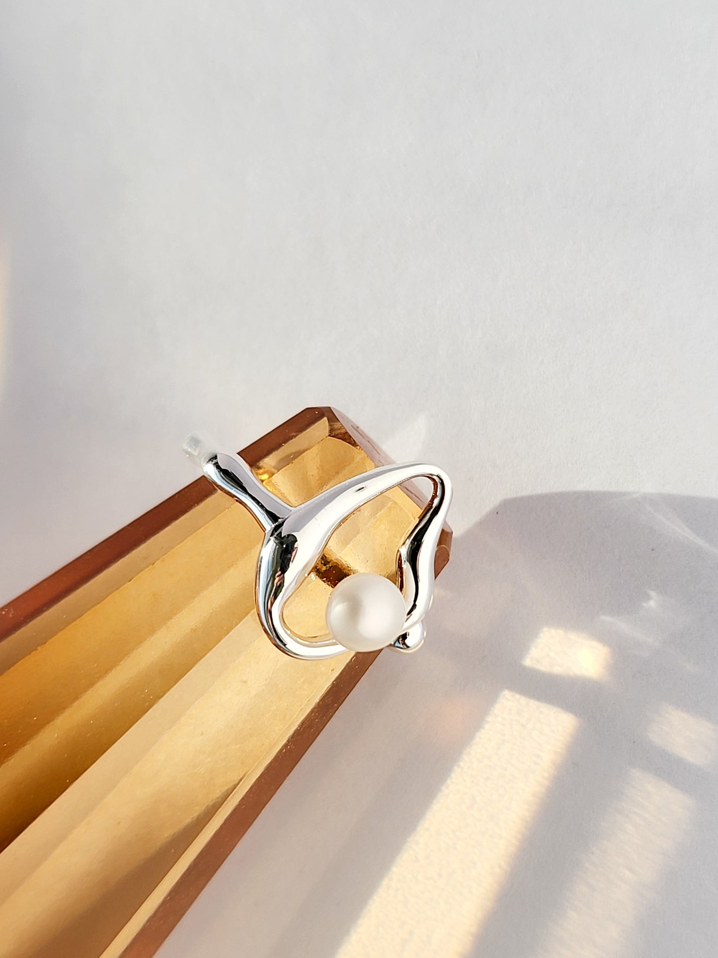 JAMT.B 925 Sterling Silver Miro Ring with Freshwater Pearl