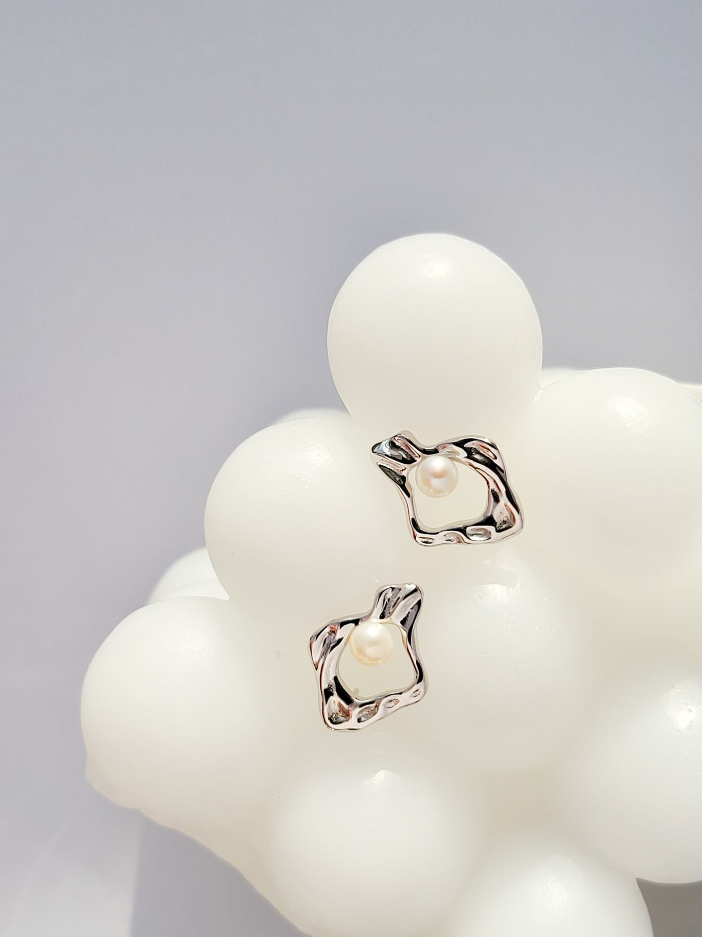 JAMT.B Miro Studs with Freshwater Pearl