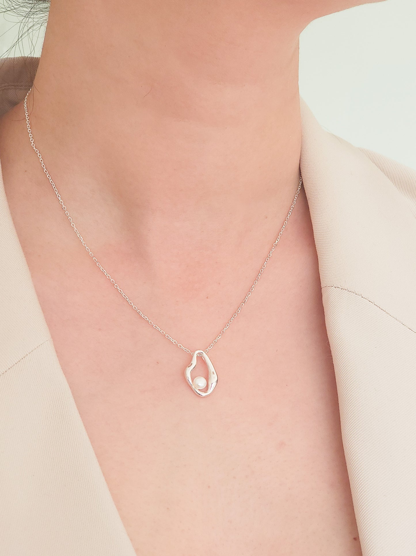 Miro Pendant with Freshwater Pearl Necklace