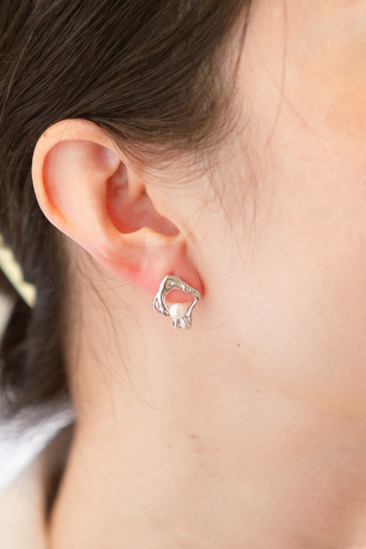 JAMT.B Miro Studs with Freshwater Pearl