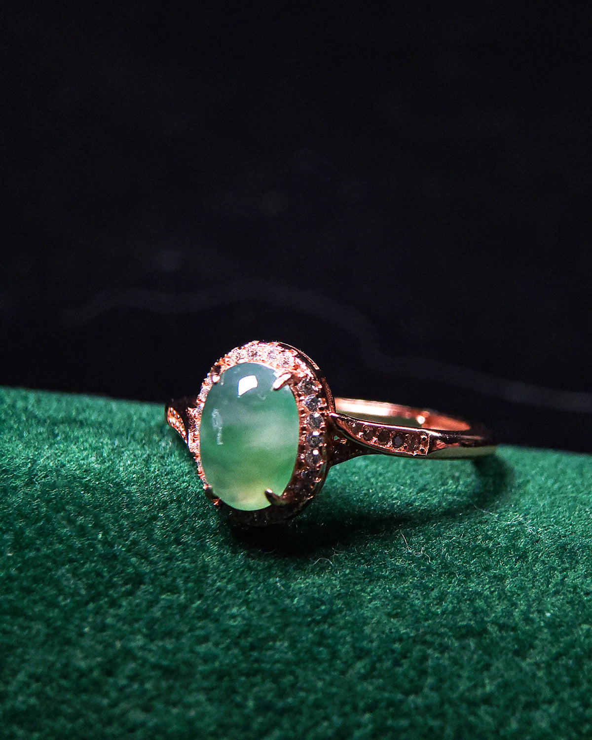 Verdant Elegance: Jade & Gold Ring