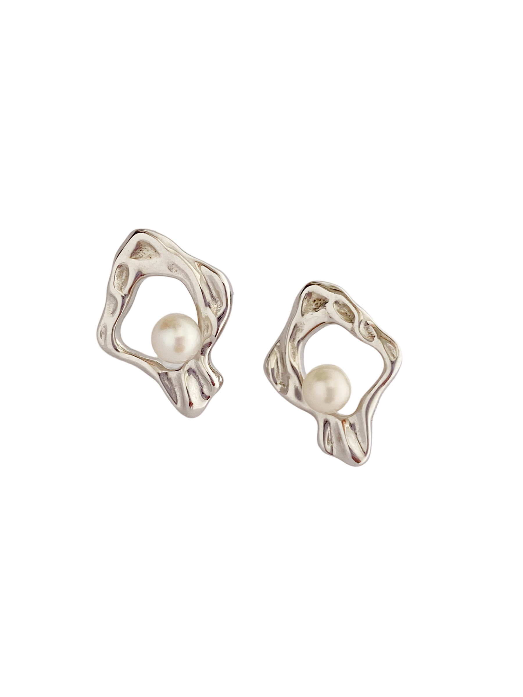 JAMT.B Miro Studs with Freshwater Pearl 