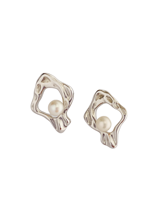 JAMT.B Miro Studs with Freshwater Pearl 